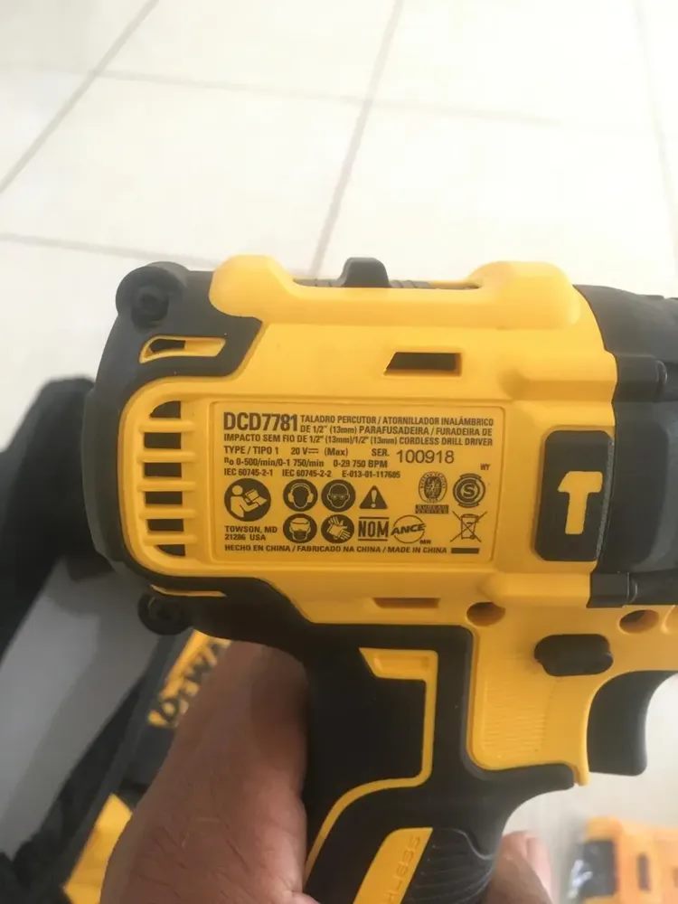 Detalhe da parafusadeira DeWalt recebida pelo cliente